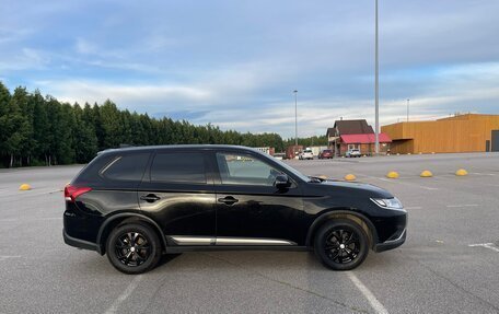 Mitsubishi Outlander III рестайлинг 3, 2019 год, 1 675 000 рублей, 6 фотография