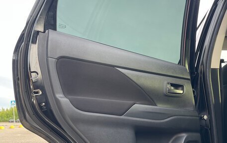 Mitsubishi Outlander III рестайлинг 3, 2019 год, 1 675 000 рублей, 13 фотография