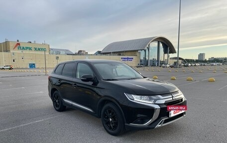 Mitsubishi Outlander III рестайлинг 3, 2019 год, 1 675 000 рублей, 5 фотография