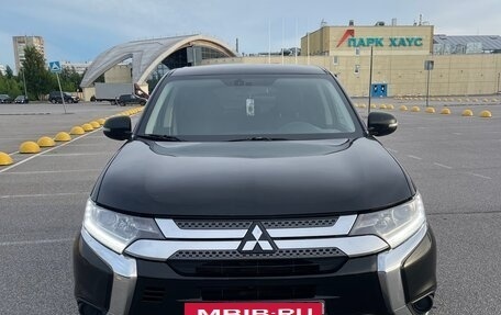 Mitsubishi Outlander III рестайлинг 3, 2019 год, 1 675 000 рублей, 4 фотография