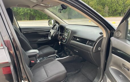 Mitsubishi Outlander III рестайлинг 3, 2019 год, 1 675 000 рублей, 27 фотография