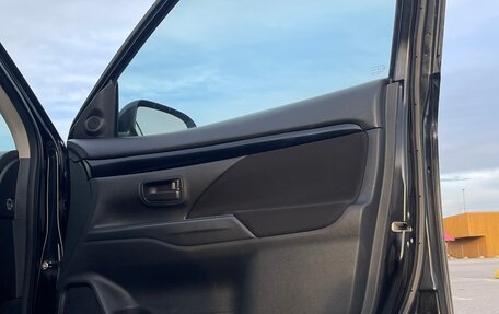Mitsubishi Outlander III рестайлинг 3, 2019 год, 1 675 000 рублей, 26 фотография