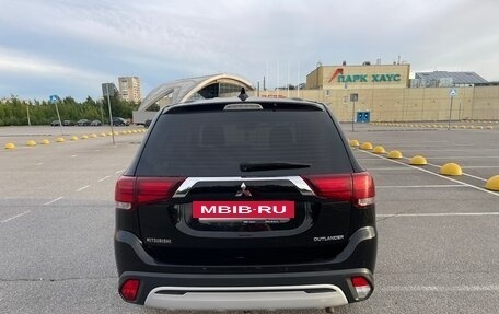 Mitsubishi Outlander III рестайлинг 3, 2019 год, 1 675 000 рублей, 8 фотография