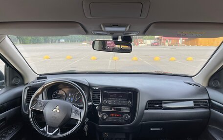 Mitsubishi Outlander III рестайлинг 3, 2019 год, 1 675 000 рублей, 25 фотография