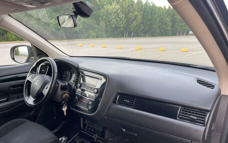 Mitsubishi Outlander III рестайлинг 3, 2019 год, 1 675 000 рублей, 28 фотография