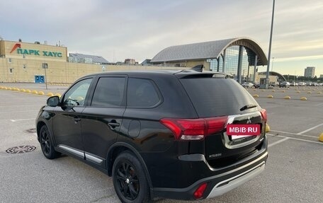 Mitsubishi Outlander III рестайлинг 3, 2019 год, 1 675 000 рублей, 9 фотография