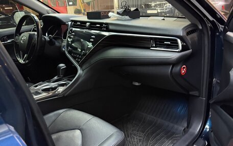 Toyota Camry, 2018 год, 2 400 000 рублей, 10 фотография