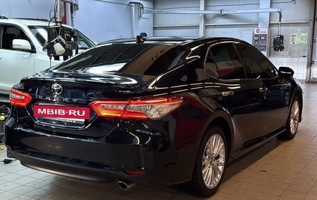 Toyota Camry, 2018 год, 2 400 000 рублей, 7 фотография
