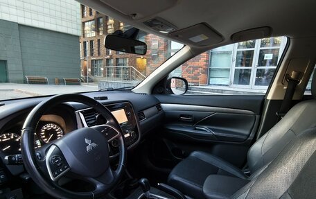 Mitsubishi Outlander III рестайлинг 3, 2014 год, 2 800 000 рублей, 6 фотография