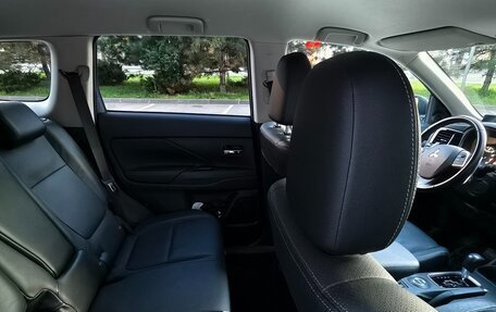 Mitsubishi Outlander III рестайлинг 3, 2014 год, 2 800 000 рублей, 9 фотография