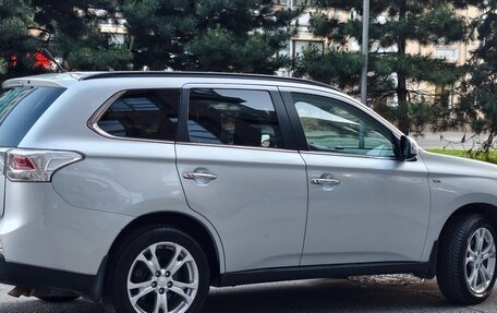 Mitsubishi Outlander III рестайлинг 3, 2014 год, 2 800 000 рублей, 4 фотография