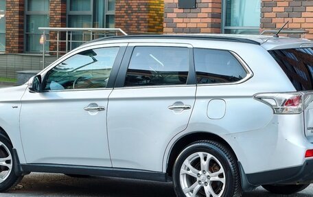 Mitsubishi Outlander III рестайлинг 3, 2014 год, 2 800 000 рублей, 5 фотография