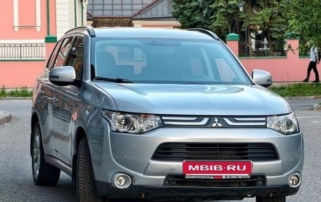 Mitsubishi Outlander III рестайлинг 3, 2014 год, 2 800 000 рублей, 2 фотография