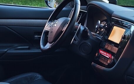 Mitsubishi Outlander III рестайлинг 3, 2014 год, 2 800 000 рублей, 10 фотография