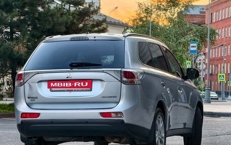 Mitsubishi Outlander III рестайлинг 3, 2014 год, 2 800 000 рублей, 3 фотография