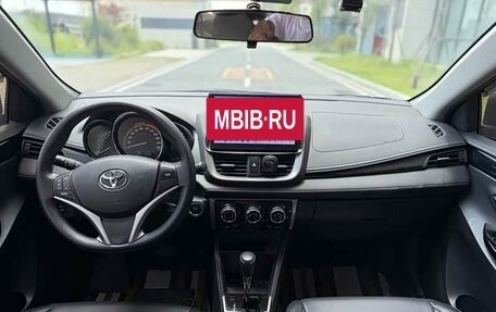 Toyota Yaris XP150 рестайлинг, 2022 год, 1 350 000 рублей, 2 фотография