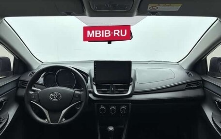 Toyota Yaris XP150 рестайлинг, 2022 год, 1 400 000 рублей, 2 фотография