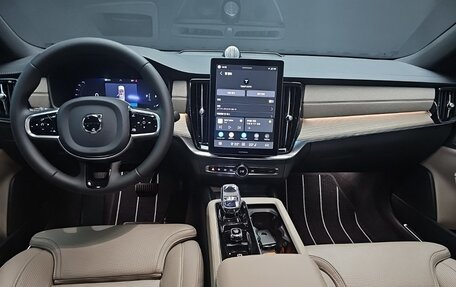 Volvo S90 II рестайлинг, 2025 год, 5 720 000 рублей, 7 фотография