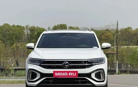 Volkswagen T-Roc I, 2023 год, 1 799 999 рублей, 3 фотография