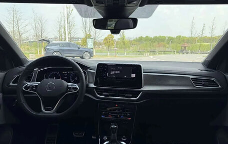 Volkswagen T-Roc I, 2023 год, 1 799 999 рублей, 7 фотография