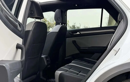 Volkswagen T-Roc I, 2023 год, 1 799 999 рублей, 9 фотография