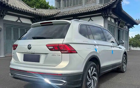 Volkswagen Tiguan II, 2022 год, 2 450 000 рублей, 6 фотография