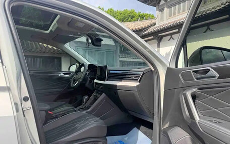 Volkswagen Tiguan II, 2022 год, 2 450 000 рублей, 10 фотография