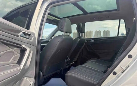 Volkswagen Tiguan II, 2022 год, 2 450 000 рублей, 9 фотография