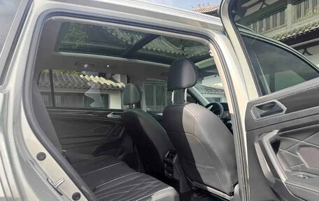 Volkswagen Tiguan II, 2022 год, 2 450 000 рублей, 11 фотография