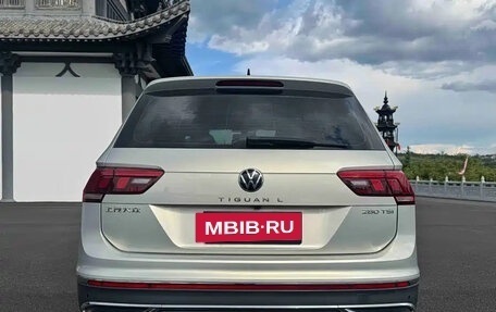 Volkswagen Tiguan II, 2022 год, 2 450 000 рублей, 5 фотография