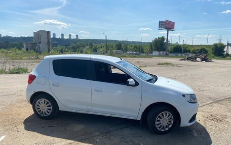 Renault Sandero II рестайлинг, 2015 год, 660 000 рублей, 2 фотография