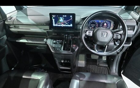 Honda Stepwgn, 2023 год, 2 160 000 рублей, 6 фотография