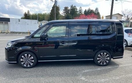 Honda Stepwgn, 2022 год, 2 200 000 рублей, 4 фотография