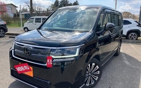 Honda Stepwgn, 2022 год, 2 200 000 рублей, 2 фотография