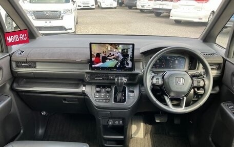 Honda Stepwgn, 2022 год, 2 200 000 рублей, 8 фотография