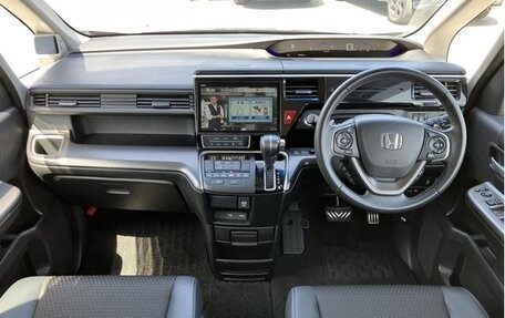 Honda Stepwgn IV, 2021 год, 1 880 000 рублей, 10 фотография