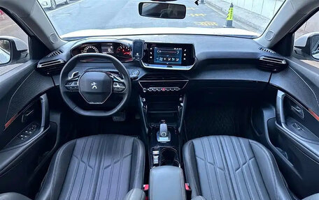 Peugeot 2008 II, 2022 год, 1 345 000 рублей, 9 фотография