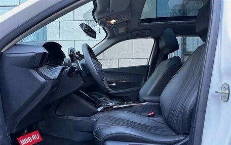 Peugeot 2008 II, 2022 год, 1 345 000 рублей, 7 фотография