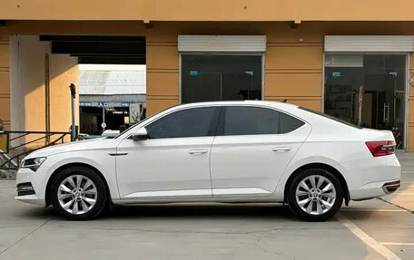 Skoda Superb III рестайлинг, 2022 год, 1 620 000 рублей, 5 фотография
