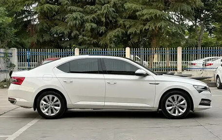 Skoda Superb III рестайлинг, 2022 год, 1 620 000 рублей, 4 фотография