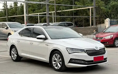 Skoda Superb III рестайлинг, 2022 год, 1 620 000 рублей, 3 фотография