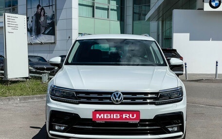 Volkswagen Tiguan II, 2018 год, 2 777 000 рублей, 2 фотография