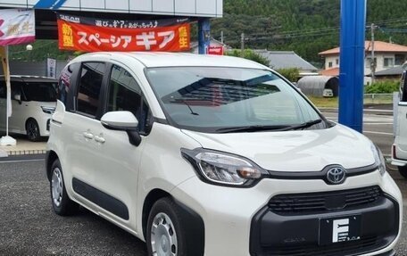 Toyota Sienta, 2023 год, 1 146 000 рублей, 1 фотография