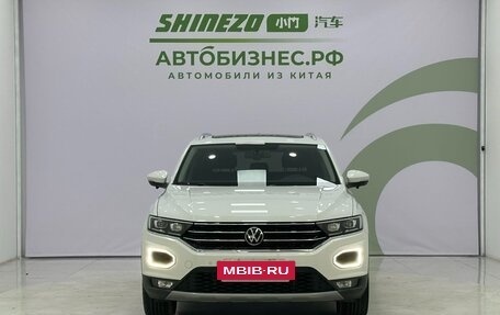 Volkswagen T-Roc I, 2021 год, 1 820 000 рублей, 2 фотография