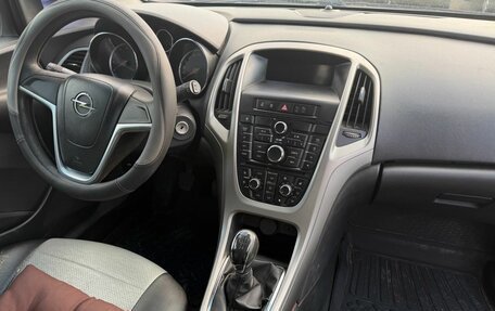Opel Astra J, 2011 год, 445 000 рублей, 3 фотография