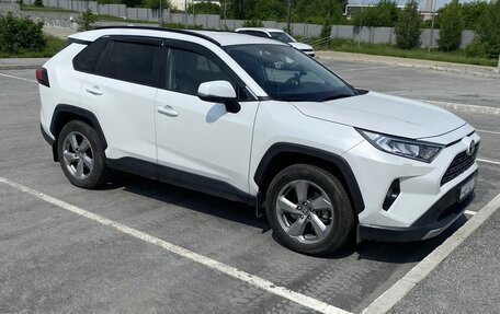 Toyota RAV4, 2021 год, 3 700 000 рублей, 4 фотография