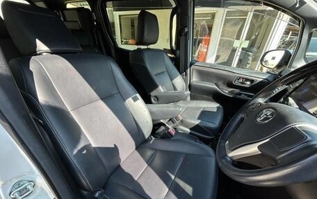 Toyota Esquire I, 2020 год, 2 160 000 рублей, 12 фотография