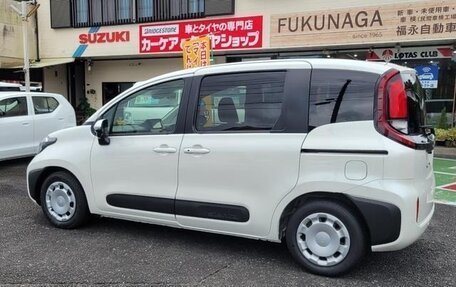 Toyota Sienta, 2023 год, 1 146 000 рублей, 8 фотография