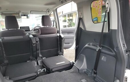 Toyota Sienta, 2023 год, 1 146 000 рублей, 16 фотография
