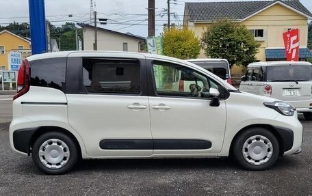 Toyota Sienta, 2023 год, 1 146 000 рублей, 7 фотография
